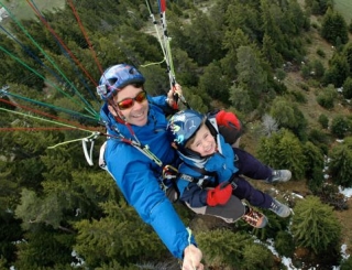  萨瓦儿童双人滑翔伞